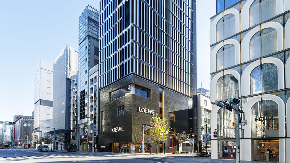 Smith & Wollensky Tokyo on the 12th floor at Ginza 5-Chome